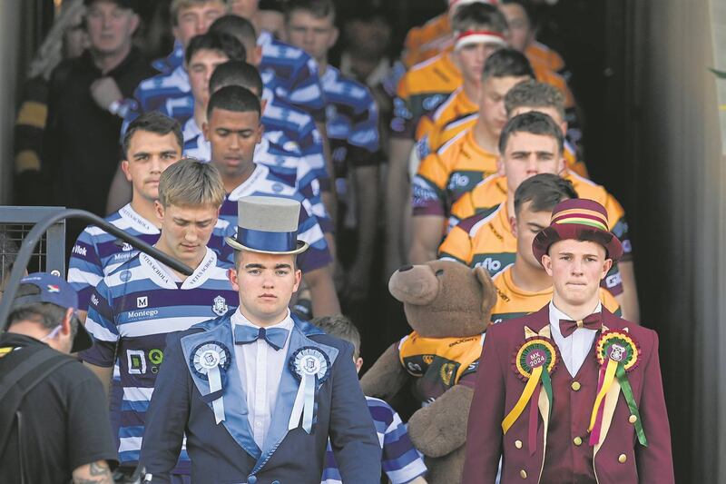 Die Paarl-interskole is 109 jaar oud en word as een van die grootste interskole ter wêreld beskou in terme van die getal aktiwiteite waarin die skole meeding.