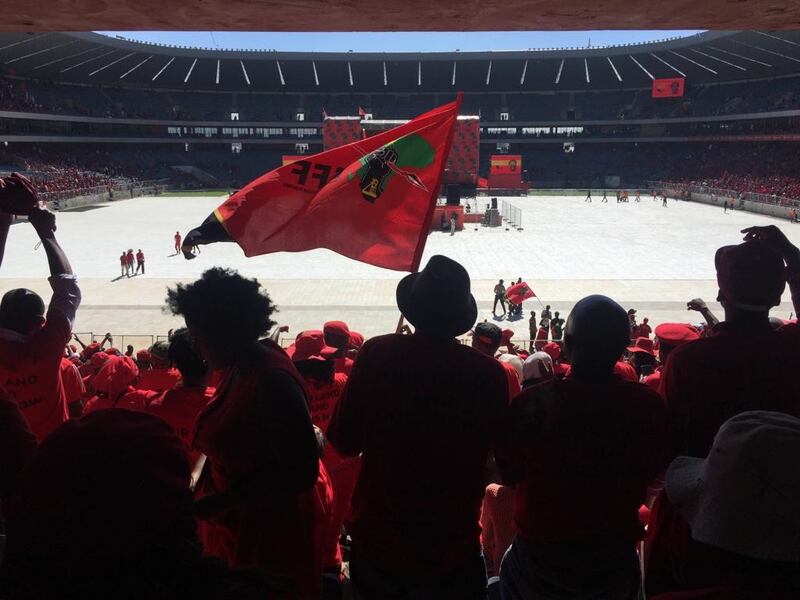 EFF-ondersteuners wagtend op Julius Malema by die Orlando-stadion in Johannesburg. Foto: Felix Dlangamandla