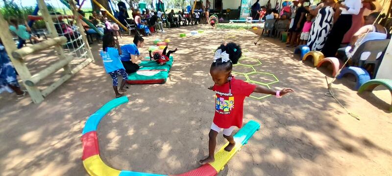 Kleuters by Lesedi Day Care neem aan Monkeynastix deel  om onder meer selfvertroue en dissipline te ontwikkel.