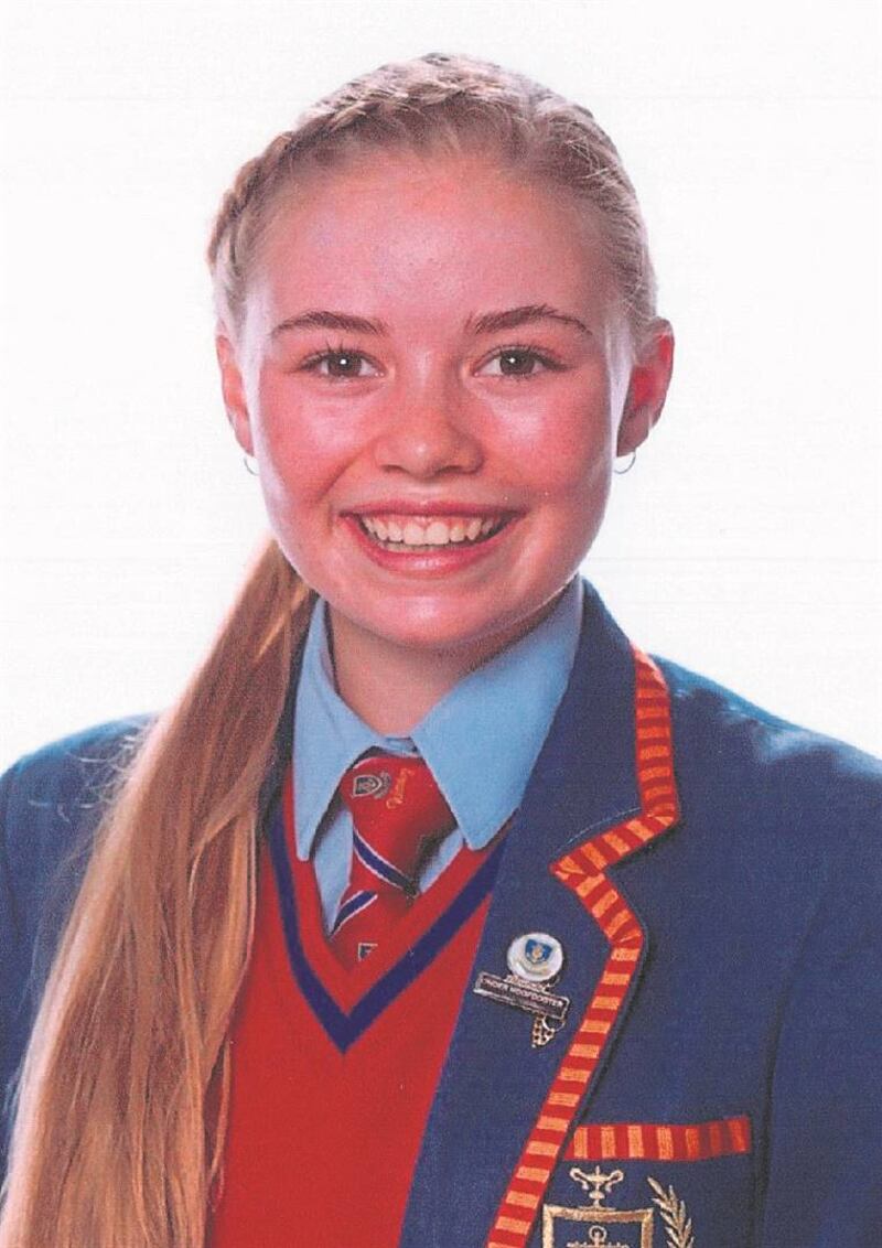 Simoné Venter is die onderhoofmeisie van die Hoërskool Witteberg in Bethlehem en sy wil fisioterapie kom studeer. Simoné is 'n goeie redenaar en is die redakteur van die skoolkoerant. Sy was in gr. 11 die kaptein van die skool se eerste gholfspan.