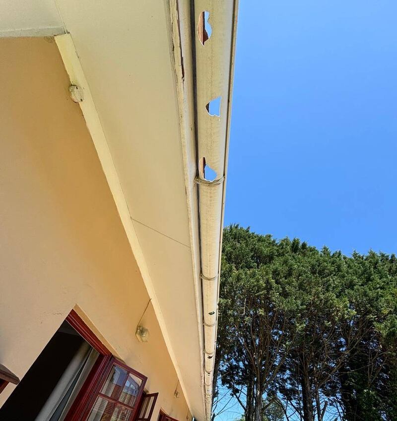Gate in die geute van 'n huis in Khowa weens die hael. Foto: Verskaf, Elaine Vorster